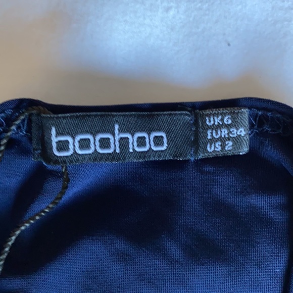 Boohoo plunge neckline long sleeve bodysuit in US 2 - Picture 9 of 11